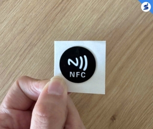 Thẻ NFC: Thẻ có chip NFC màu đen, tròn (5667)